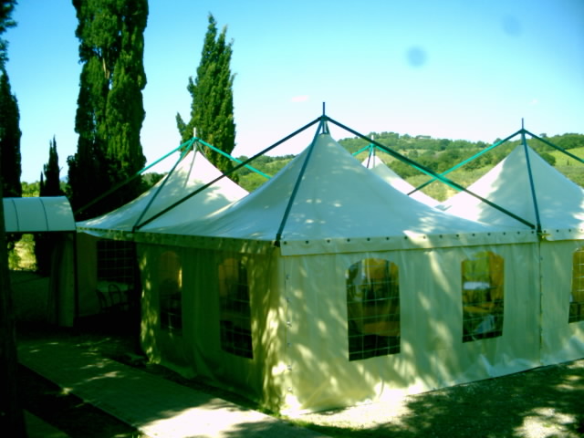 4 gazebo 5x5 con tunnel di collegamento