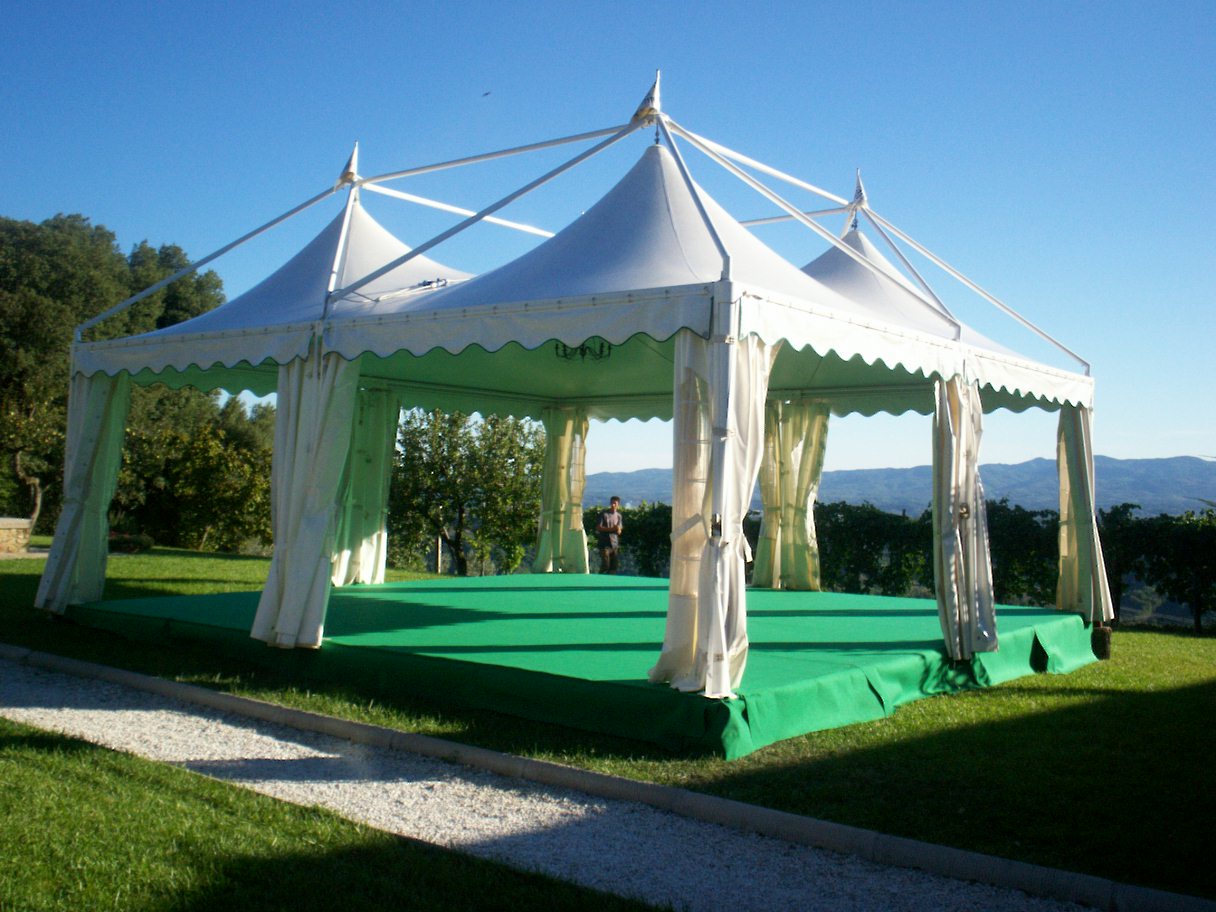 Gazebo 10x10 con pedana in moquette