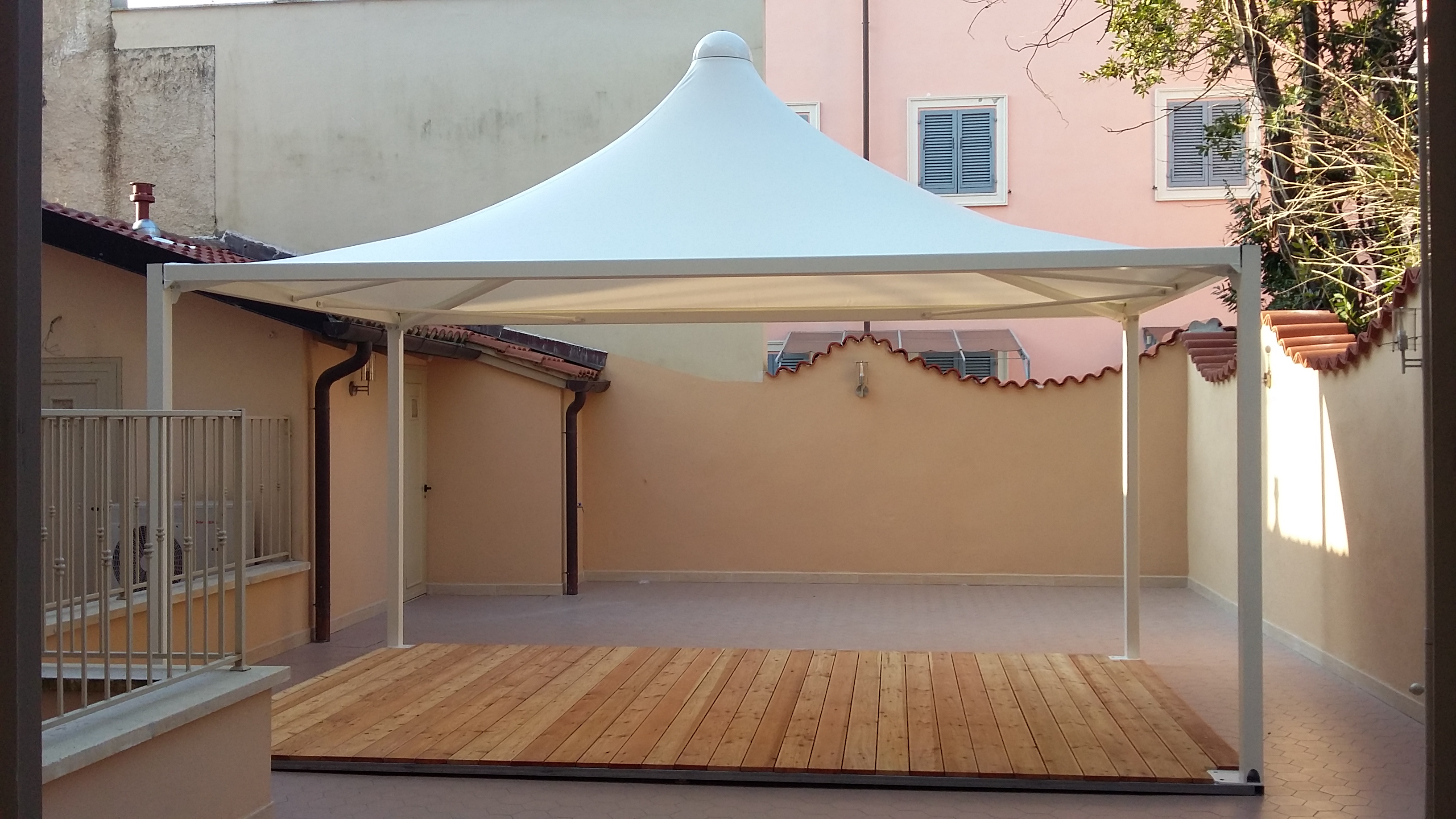 Gazebo con pedana