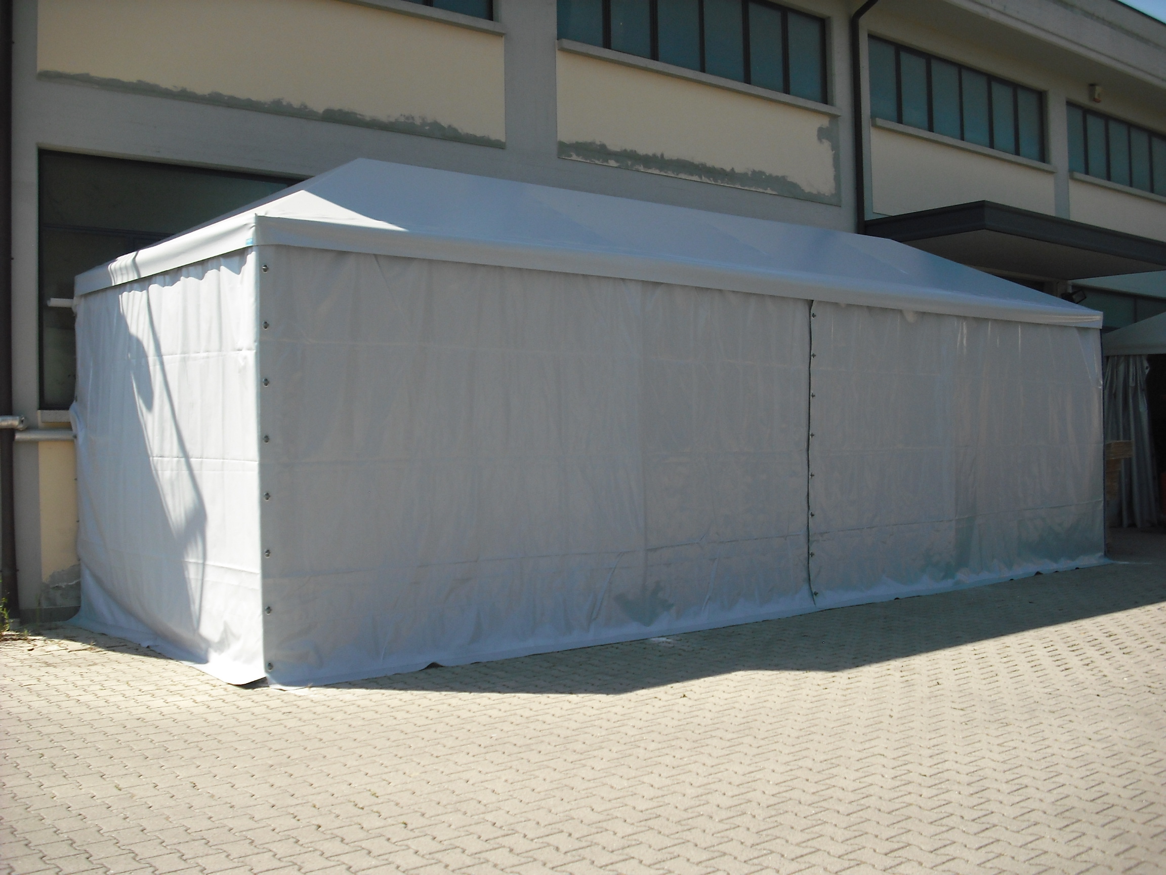 Magazzino con teli in pvc