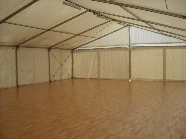 Tensostruttura interno con parquet